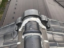 屋根の鬼首と面土漆喰工事の施工前の様子