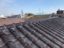 屋根棟の修繕工事完工の様子