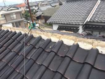 台風の被害で瓦が飛ばされたお宅の棟組み換え工事施工前の様子