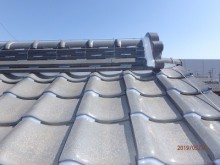 漆喰の破損、瓦のズレ、雨どいの歪みのあるお宅の施工後の様子