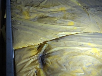 雨漏り痕がある小屋裏