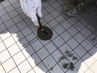 脱気筒 穴