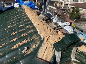 台風被害によって屋根修繕の棟の組み替え工事の様子