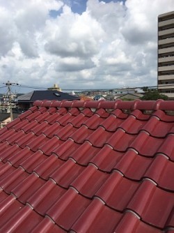 施工前の洋式瓦屋根