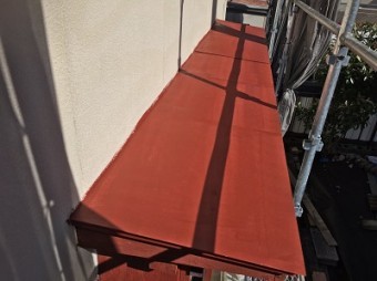 錆止めを塗装した庇
