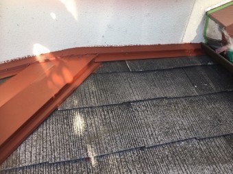 錆止めを塗装した雨押え板金
