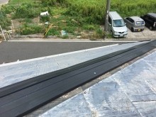 貫板交換工事の樹脂製の貫板を新設した様子