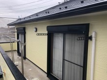 外壁塗装工事の本材塗装の様子