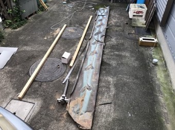 取り外した谷板金