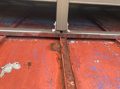 岐阜市で、錆びてしまった瓦棒屋根に塗装工事を施工しました。