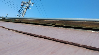 屋根の棟部の貫板交換工事施工前の様子