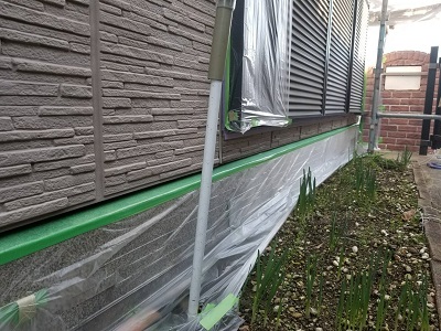 外壁塗装　養生作業　マスキングテープ