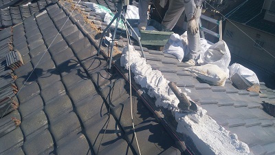 台風被害にあったお宅の屋根修繕工事施工中の様子