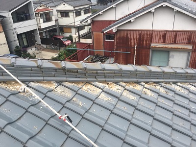 日本家屋の和形の屋根の漆喰の様子