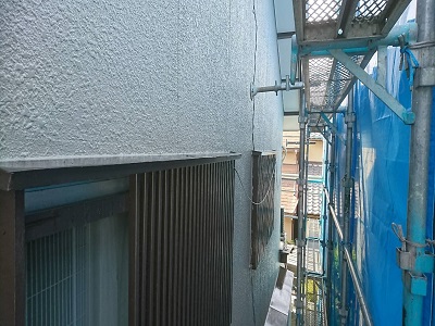 外壁塗装工事中の様子