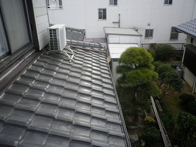 春日井市の下屋根の葺き替え現場の施工前の写真