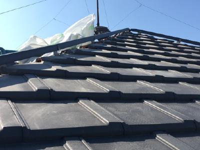 稲沢市北市場本町にて屋根の棟漆喰と垂木交換工事を行いました。
