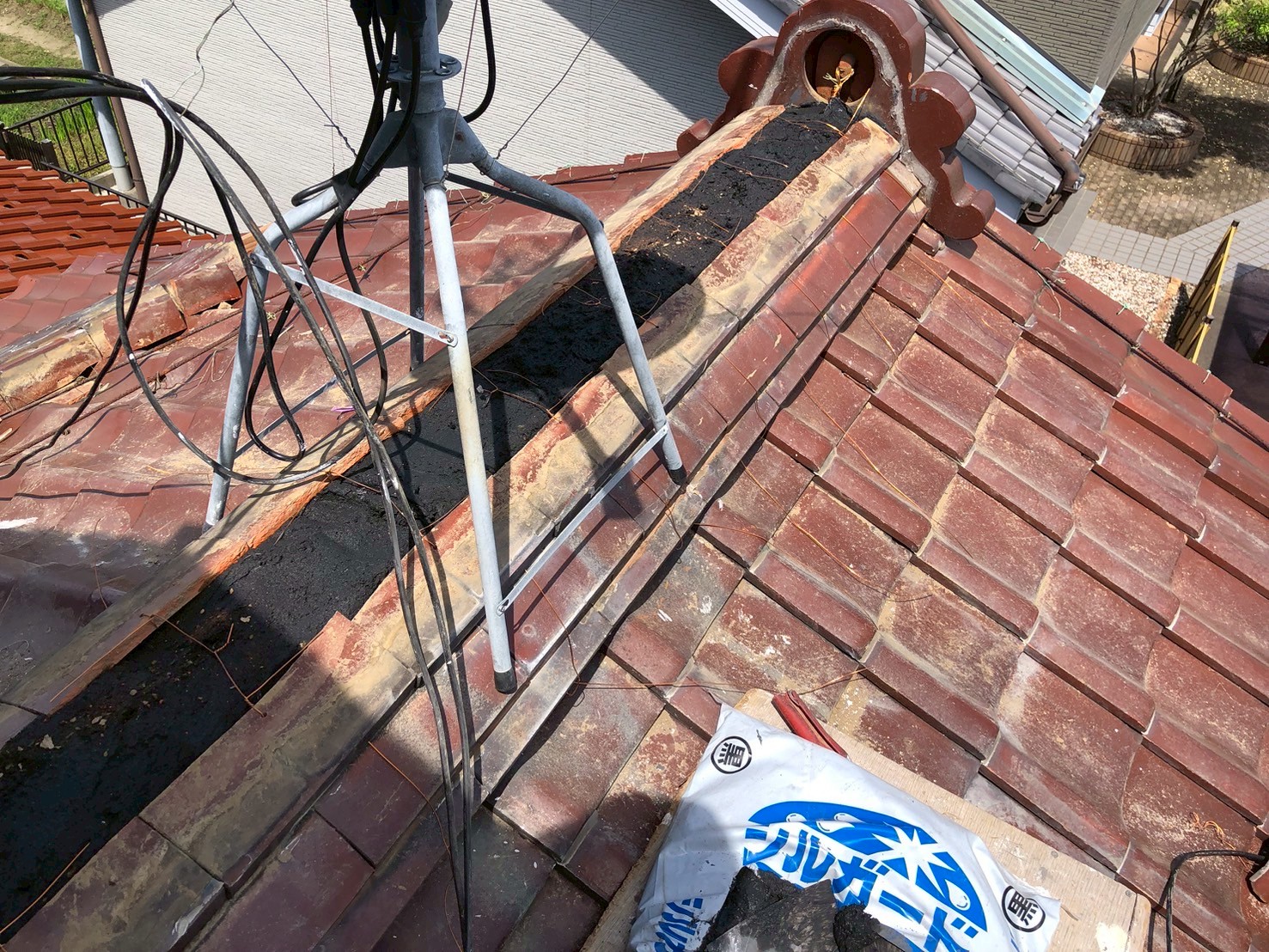 棟瓦取り直し工事　施工中3
