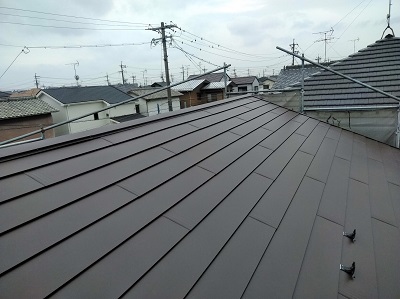 雨漏りするお宅の屋根の葺き替え工事完工の様子