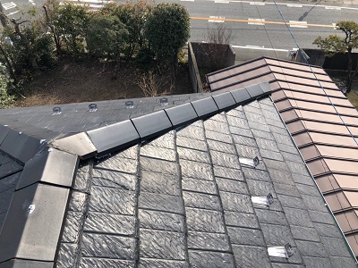 台風被害による屋根の棟組み換え工事完工の様子