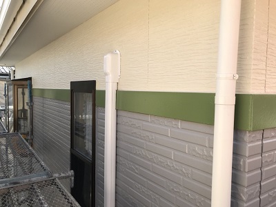 外壁塗装と雨樋工事完工の様子