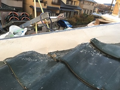 台風被害によって屋根修繕の棟の組み替え工事の様子