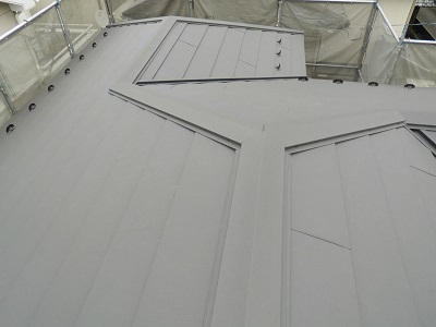 カバー工事でガルバリウム鋼板屋根完工の様子