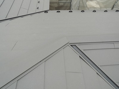 カバー工事でガルバリウム鋼板屋根完工の様子